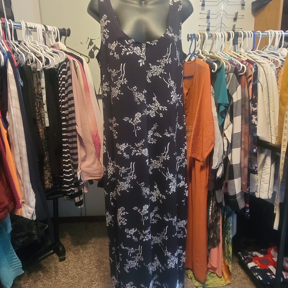 🐰Source Unknown Midnight Black Floral Maxi Dress